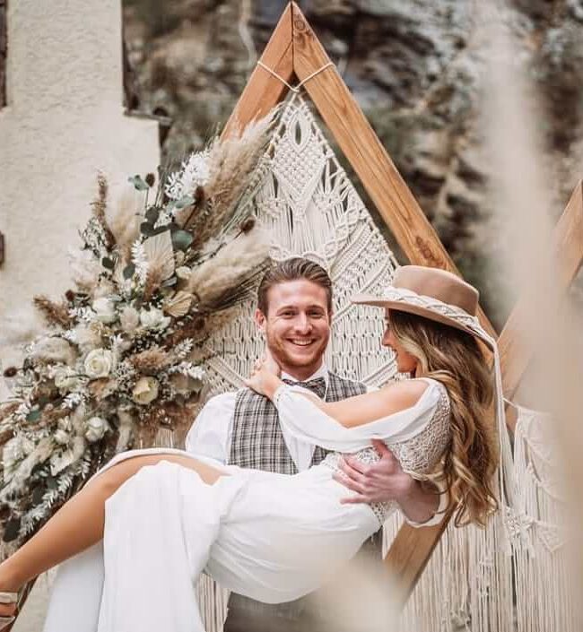 Hochzeitslocation: Paar am Hof alla Cava