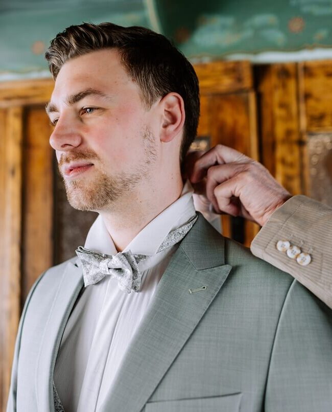 Bräutigam am Hof alla Cava Vorbereitungen