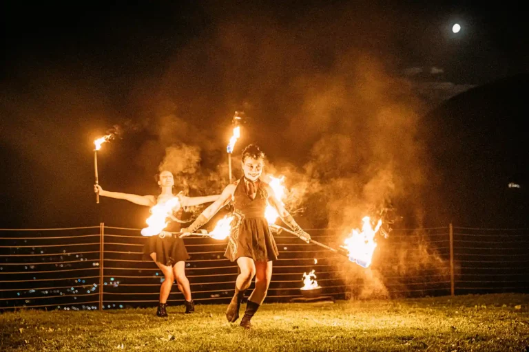 Firedancer: Feuershow bei einer Hochzeit